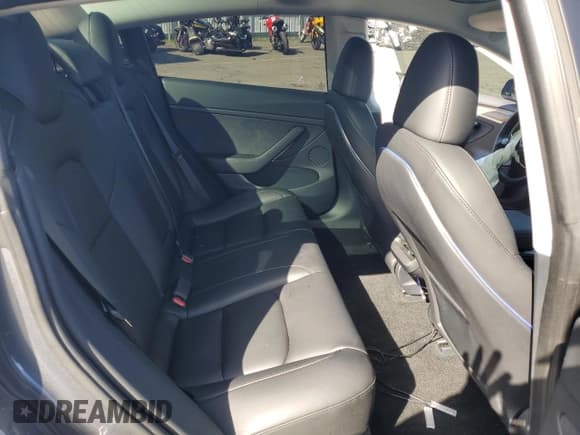 ✅ 2023 Tesla Model 3 • VIN: 5YJ3E1EA3PF714142 • Lot: 45581285. Wystawiony na Copart z przebiegiem 31 197 mil. Bezpłatny archiwum sprzedaży aukcyjnych z USA i szczegółowy raport historii pojazdu na DreamBid. Zdjęcie 11.