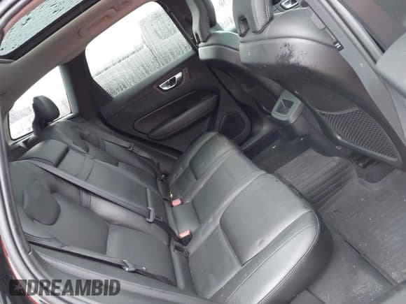 ✅ 2019 Volvo XC60 Momentum • VIN: LYV102RK9KB297120 • Lot: 41957299. Listed on IAAI with 71,402 mi. Free auction sales archive from the USA and detailed vehicle history report at DreamBid. Image 8.