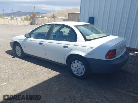 1998 Saturn SL z VIN 1G8ZF5285WZ243548, wystawiony jako IAAI lot #41659710 z przebiegiem 109 099 mil mil oraz . Historia ofert i sprzedaży dostępna na DreamBid. Obrazek 3.