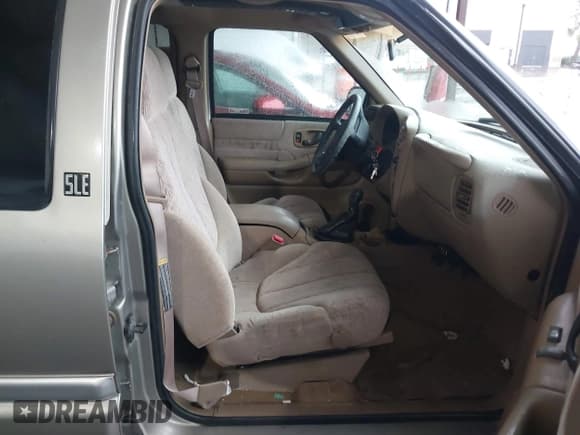 ✅ 1999 GMC Jimmy SLE • VIN: 1GKDT13W7X2529298 • Лот: 41556249. Опубликован ранее на IAAI с пробегом 114 750 миль. Бесплатный доступ к архиву аукционных продаж из США и подробный отчёт об истории автомобиля на DreamBid. Изображение 5.