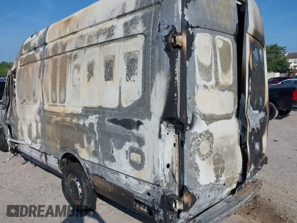 ✅ 2023 Ford Transit Cargo • VIN: 1FTBR3X86PKB94642 • Lot: 42805216. Wystawiony na IAAI z przebiegiem Nie podano. Bezpłatny archiwum sprzedaży aukcyjnych z USA i szczegółowy raport historii pojazdu na DreamBid. Zdjęcie 3.