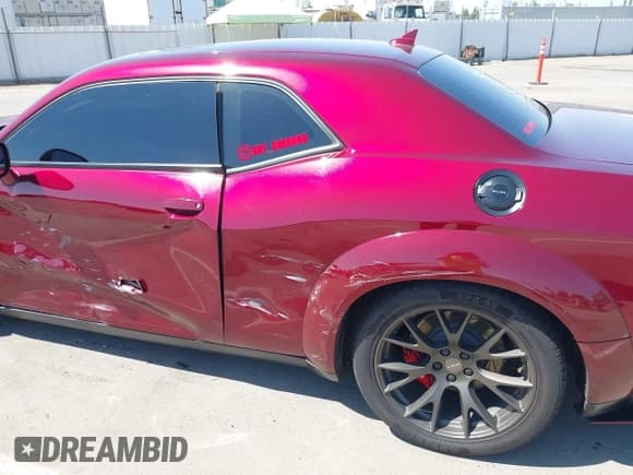 ✅ 2020 Dodge Challenger SRT Hellcat Widebody • VIN: 2C3CDZC98LH117507 • Lot: 42474496. Wystawiony na IAAI z przebiegiem 27 566 mil. Bezpłatny archiwum sprzedaży aukcyjnych z USA i szczegółowy raport historii pojazdu na DreamBid. Zdjęcie 12.