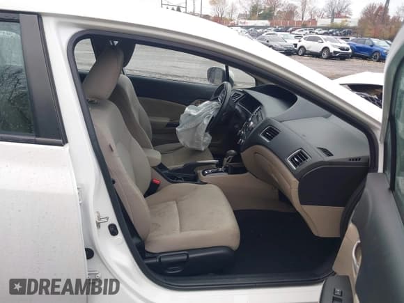 ✅ 2015 Honda Civic LX • VIN: 19XFB2F54FE289113 • Lot: 43813052. Wystawiony na IAAI z przebiegiem 57 120 mil. Bezpłatny archiwum sprzedaży aukcyjnych z USA i szczegółowy raport historii pojazdu na DreamBid. Zdjęcie 5.