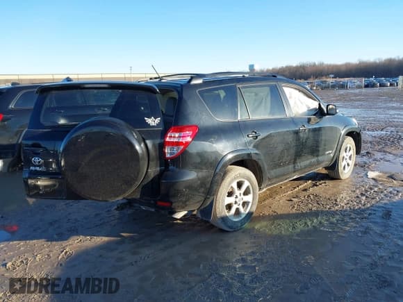 ✅ 2011 Toyota RAV4 Limited • VIN: 2T3YF4DVXBW101494 • Lot: 41124625. Wystawiony na IAAI z przebiegiem 125 460 mil. Bezpłatny archiwum sprzedaży aukcyjnych z USA i szczegółowy raport historii pojazdu na DreamBid. Zdjęcie 4.