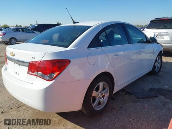 2014 Chevrolet Cruze 1LT z VIN 1G1PC5SB3E7259459, wystawiony jako IAAI lot #43609884 z przebiegiem 59 650 mil mil oraz . Historia ofert i sprzedaży dostępna na DreamBid. Obrazek 4.