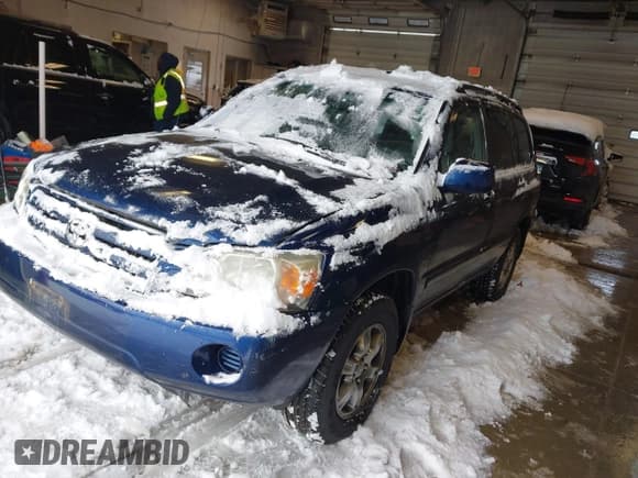 ✅ 2004 Toyota Highlander • VIN: JTEEP21A840044611 • Lot: 43822424. Listed on IAAI with 175,623 mi. Free auction sales archive from the USA and detailed vehicle history report at DreamBid. Image 2.