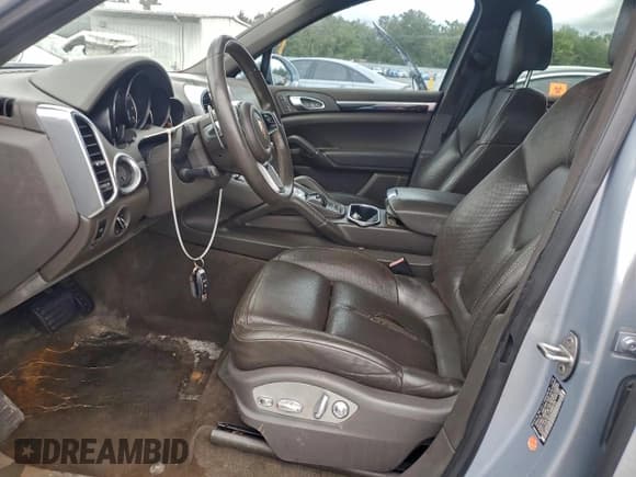 ✅ 2017 Porsche Cayenne • VIN: WP1AA2A26HKA85633 • Lot: 95941595. Wystawiony na Copart z przebiegiem Nie podano. Bezpłatny archiwum sprzedaży aukcyjnych z USA i szczegółowy raport historii pojazdu na DreamBid. Zdjęcie 7.