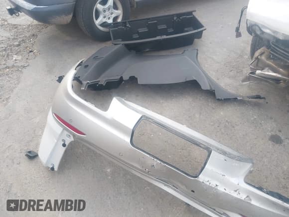 ✅ 2022 Buick Enclave Premium • VIN: 5GAERCKW4NJ162974 • Lot: 43093799. Listed on IAAI with 40,999 mi. Free auction sales archive from the USA and detailed vehicle history report at DreamBid. Image 12.