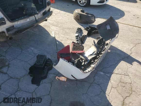 ✅ 2015 Mercedes-Benz GLK 350 • VIN: WDCGG5HB9FG415244 • Лот: 82760935. Опубликован ранее на Copart с пробегом 140 292 миль. Бесплатный доступ к архиву аукционных продаж из США и подробный отчёт об истории автомобиля на DreamBid. Изображение 13.