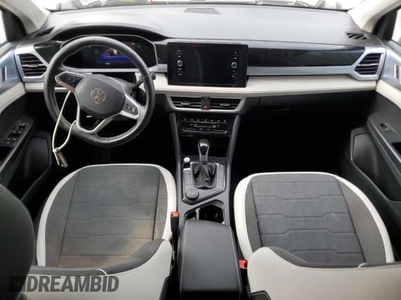 ✅ 2025 Volkswagen Taos SE • VIN: 3VVUC7B24SM027977 • Lot: 81026995. Wystawiony na Copart z przebiegiem Nie podano. Bezpłatny archiwum sprzedaży aukcyjnych z USA i szczegółowy raport historii pojazdu na DreamBid. Zdjęcie 8.