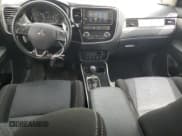 ✅ 2017 Mitsubishi Outlander SE • VIN: JA4JZ3AXXHZ602378 • Lot: 59731485. Wystawiony na Copart z przebiegiem 144 069 mil. Bezpłatny archiwum sprzedaży aukcyjnych z USA i szczegółowy raport historii pojazdu na DreamBid. Zdjęcie 8.