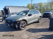 ✅ 2024 Audi Q5 S line Premium Plus • VIN: WA1E2AFY1R2128648 • Lot: 42140811. Wystawiony na IAAI z przebiegiem 1 940 mil. Bezpłatny archiwum sprzedaży aukcyjnych z USA i szczegółowy raport historii pojazdu na DreamBid. Zdjęcie 2.