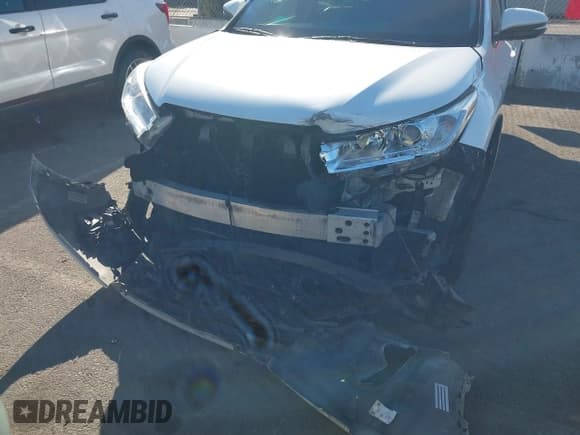 ✅ 2017 Toyota Highlander LE • VIN: 5TDZZRFH8HS190721 • Lot: 43401271. Wystawiony na IAAI z przebiegiem 160 834 mil. Bezpłatny archiwum sprzedaży aukcyjnych z USA i szczegółowy raport historii pojazdu na DreamBid. Zdjęcie 6.