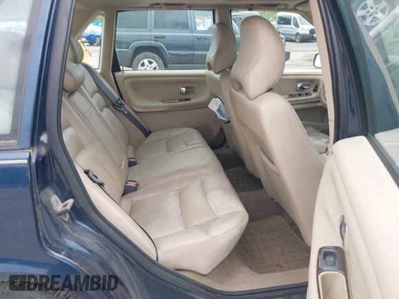 ✅ 2000 Volvo S70 • VIN: YV1LS56D8Y2627201 • Lot: 42287057. Wystawiony na IAAI z przebiegiem 203 975 mil. Bezpłatny archiwum sprzedaży aukcyjnych z USA i szczegółowy raport historii pojazdu na DreamBid. Zdjęcie 8.