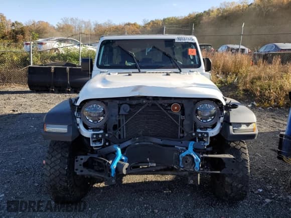 ✅ 2023 Jeep Wrangler • VIN: 1C4JJXN66PW628482 • Lot: 90037175. Wystawiony na Copart z przebiegiem 47 416 mil. Bezpłatny archiwum sprzedaży aukcyjnych z USA i szczegółowy raport historii pojazdu na DreamBid. Zdjęcie 5.
