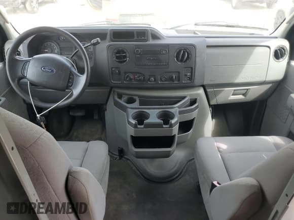 ✅ 2011 Ford Econoline Cargo Commercial • VIN: 1FTNE2EW1BDA91985 • Лот: 70848275. Опубликован ранее на Copart с пробегом 336 031 миль. Бесплатный доступ к архиву аукционных продаж из США и подробный отчёт об истории автомобиля на DreamBid. Изображение 8.