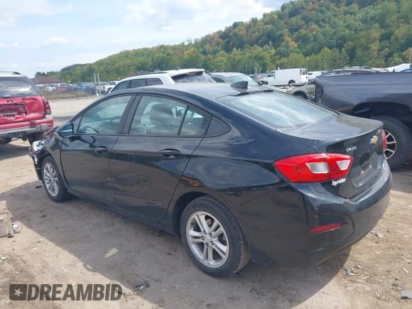✅ 2019 Chevrolet Cruze LS • VIN: 1G1BC5SM7K7107532 • Lot: 43222245. Listed on IAAI with 140,995 mi. Free auction sales archive from the USA and detailed vehicle history report at DreamBid. Image 3.