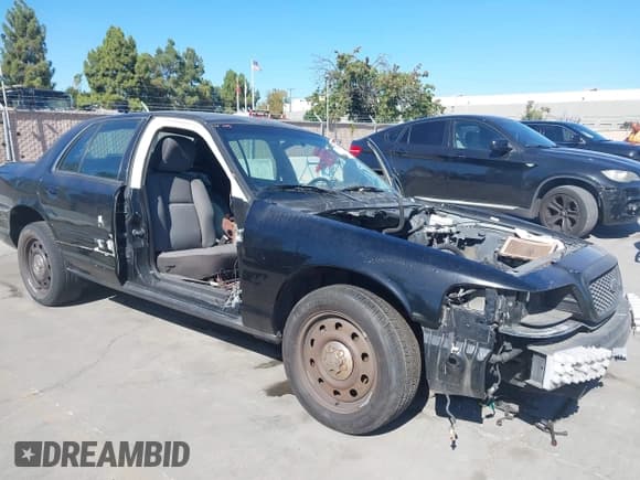 ✅ 2011 Ford Police Interceptor • VIN: 2FABP7BV4BX127902 • Lot: 43427493. Wystawiony na IAAI z przebiegiem Nie podano. Bezpłatny archiwum sprzedaży aukcyjnych z USA i szczegółowy raport historii pojazdu na DreamBid. Zdjęcie 6.