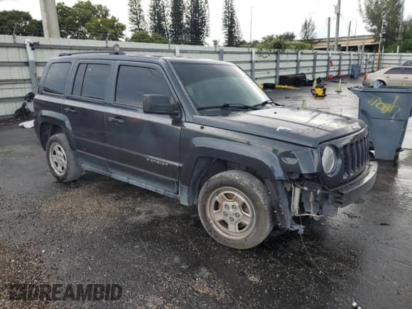✅ 2016 Jeep Patriot Sport • VIN: 1C4NJPBAXGD547054 • Lot: 80336275. Wystawiony na Copart z przebiegiem 180 101 mil. Bezpłatny archiwum sprzedaży aukcyjnych z USA i szczegółowy raport historii pojazdu na DreamBid. Zdjęcie 4.