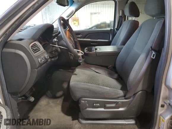 ✅ 2008 Chevrolet Suburban Commercial • VIN: 3GNGK26K28G309111 • Lot: 80510184. Wystawiony na Copart z przebiegiem 140 242 mil. Bezpłatny archiwum sprzedaży aukcyjnych z USA i szczegółowy raport historii pojazdu na DreamBid. Zdjęcie 7.