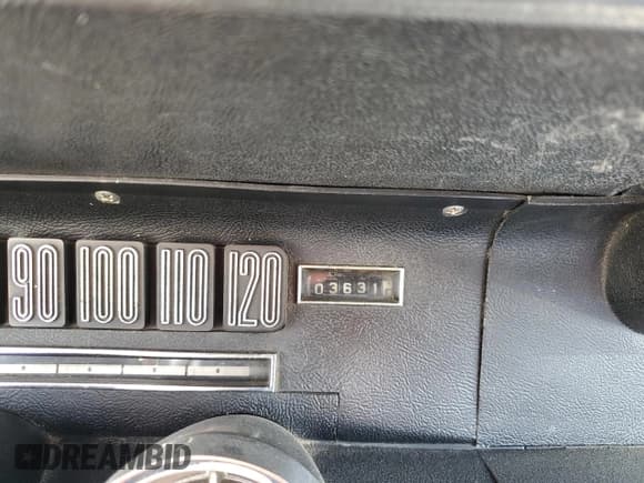 ✅ 1964 Ford Thunderbird • VIN: 4Y85Z148141 • Lot: 73769444. Wystawiony na Copart z przebiegiem 3 631 mil. Bezpłatny archiwum sprzedaży aukcyjnych z USA i szczegółowy raport historii pojazdu na DreamBid. Zdjęcie 9.