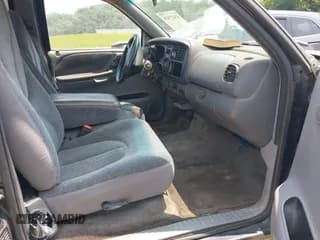 ✅ 1998 Dodge Dakota SLT • VIN: 1B7GL26X0WS659960 • Lot: 42427426. Wystawiony na IAAI z przebiegiem 305 181 mil. Bezpłatny archiwum sprzedaży aukcyjnych z USA i szczegółowy raport historii pojazdu na DreamBid. Zdjęcie 5.