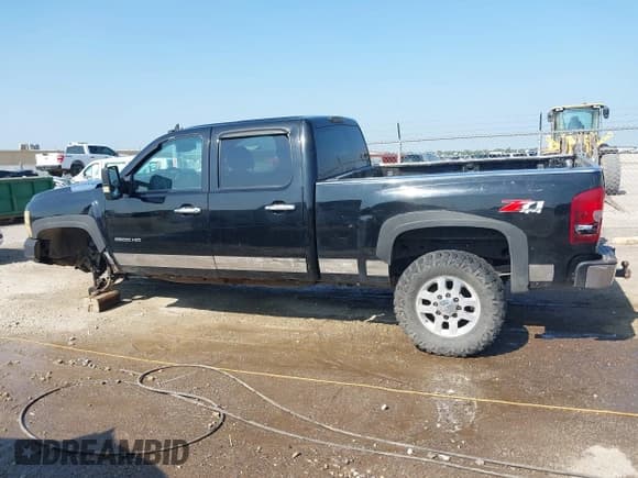 ✅ 2011 Chevrolet Silverado 2500HD LT • VIN: 1GC1KXCG7BF241067 • Лот: 43017708. Опубликован ранее на IAAI с пробегом 289 561 миль. Бесплатный доступ к архиву аукционных продаж из США и подробный отчёт об истории автомобиля на DreamBid. Изображение 15.