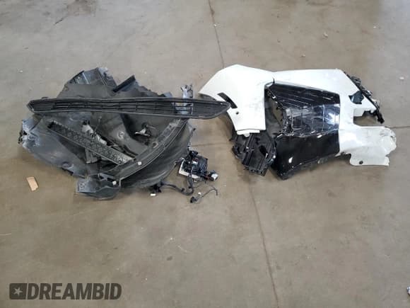 ✅ 2024 BMW iX xDrive50 • VIN: WB523CF05RCP19857 • Lot: 65476844. Wystawiony na Copart z przebiegiem 6 055 mil. Bezpłatny archiwum sprzedaży aukcyjnych z USA i szczegółowy raport historii pojazdu na DreamBid. Zdjęcie 15.