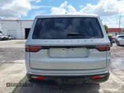 ✅ 2024 Jeep Wagoneer Series II • VIN: 1C4SJUBP5RS116769 • Lot: 43136394. Wystawiony na IAAI z przebiegiem 14 327 mil. Bezpłatny archiwum sprzedaży aukcyjnych z USA i szczegółowy raport historii pojazdu na DreamBid. Zdjęcie 16.