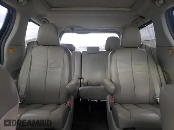 ✅ 2012 Toyota Sienna XLE • VIN: 5TDYK3DC6CS228525 • Lot: 91387255. Wystawiony na Copart z przebiegiem Nie podano. Bezpłatny archiwum sprzedaży aukcyjnych z USA i szczegółowy raport historii pojazdu na DreamBid. Zdjęcie 10.