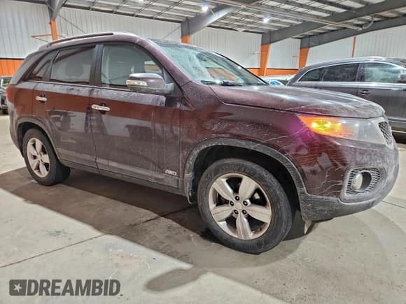 ✅ 2013 Kia Sorento EX • VIN: 5XYKUCA68DG331782 • Lot: 96379735. Listed on Copart with 195,479 mi. Free auction sales archive from the USA and detailed vehicle history report at DreamBid. Image 4.