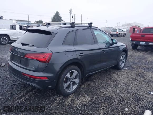 ✅ 2024 Audi Q5 • VIN: WA1BBBFY3R2016037 • Lot: 41079360. Wystawiony na IAAI z przebiegiem 10 182 mil. Bezpłatny archiwum sprzedaży aukcyjnych z USA i szczegółowy raport historii pojazdu na DreamBid. Zdjęcie 4.