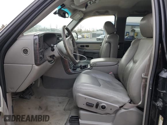 ✅ 2004 GMC Sierra Denali • VIN: 2GTFK69U641212229 • Лот: 92775315. Опубликован ранее на Copart с пробегом 159 583 миль. Бесплатный доступ к архиву аукционных продаж из США и подробный отчёт об истории автомобиля на DreamBid. Изображение 7.