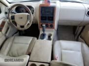 ✅ 2006 Ford Explorer Eddie Bauer • VIN: 1FMEU74E06UB26378 • Lot: 47530335. Wystawiony na Copart z przebiegiem 254 352 mil. Bezpłatny archiwum sprzedaży aukcyjnych z USA i szczegółowy raport historii pojazdu na DreamBid. Zdjęcie 8.