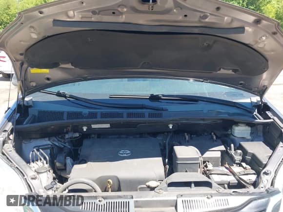 ✅ 2011 Toyota Sienna LE AAS • VIN: 5TDKK3DC5BS168130 • Лот: 42766976. Опубликован ранее на IAAI с пробегом 213 304 миль. Бесплатный доступ к архиву аукционных продаж из США и подробный отчёт об истории автомобиля на DreamBid. Изображение 10.