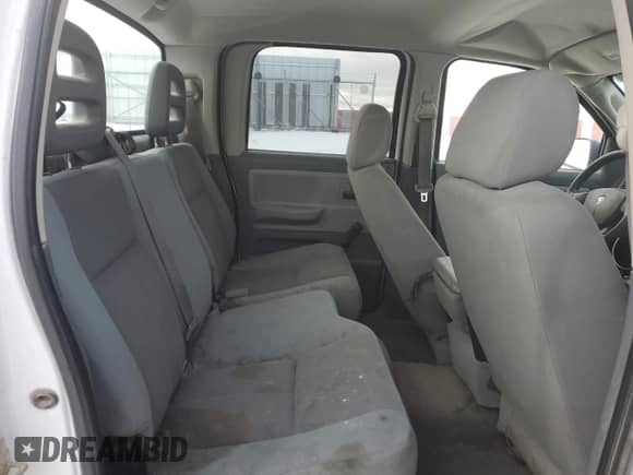 2005 Dodge Dakota ST z VIN 1D7HW28K95S205935, wystawiony jako Copart lot #41422315 z przebiegiem 178 800 mil mil oraz Czysty tytuł • Clean title. Historia ofert i sprzedaży dostępna na DreamBid. Obrazek 11.