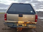 ✅ 2005 Chevrolet Silverado 1500 Z71 • VIN: 1GCEK14T15E186054 • Лот: 94476215. Опубликован ранее на Copart с пробегом 241 237 миль. Бесплатный доступ к архиву аукционных продаж из США и подробный отчёт об истории автомобиля на DreamBid. Изображение 6.