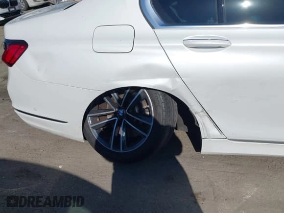 ✅ 2022 BMW 7 Series 750i xDrive • VIN: WBA7U2C06NCH62779 • Lot: 43141035. Listed on IAAI with 34,941 mi. Free auction sales archive from the USA and detailed vehicle history report at DreamBid. Image 6.