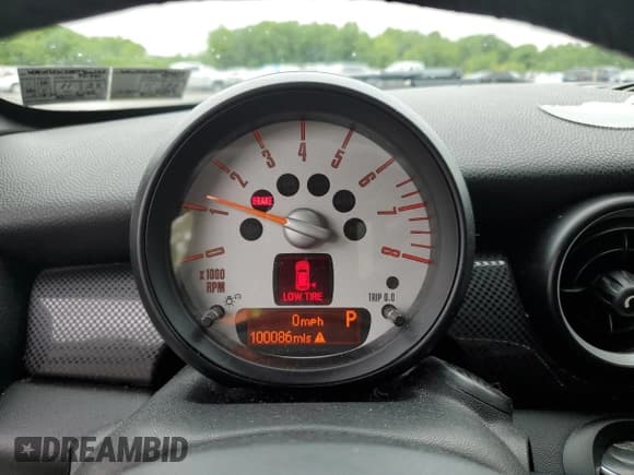 ✅ 2013 MINI Coupe S • VIN: WMWSX3C58DT466225 • Лот: 58208625. Опубликован ранее на Copart с пробегом 100 086 миль. Бесплатный доступ к архиву аукционных продаж из США и подробный отчёт об истории автомобиля на DreamBid. Изображение 9.