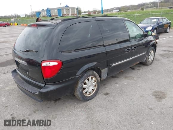 ✅ 2006 Chrysler Town & Country Touring • VIN: 2A8GP54L46R836333 • Lot: 41934540. Listed on IAAI with Not provided. Free auction sales archive from the USA and detailed vehicle history report at DreamBid. Image 4.