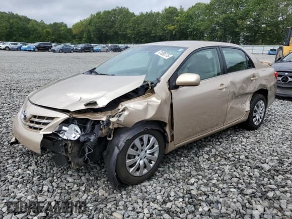 ✅ 2013 Toyota Corolla LE • VIN: 2T1BU4EE4DC001091 • Лот: 71095775. Опубликован ранее на Copart с пробегом 63 960 миль. Бесплатный доступ к архиву аукционных продаж из США и подробный отчёт об истории автомобиля на DreamBid. Изображение 1.