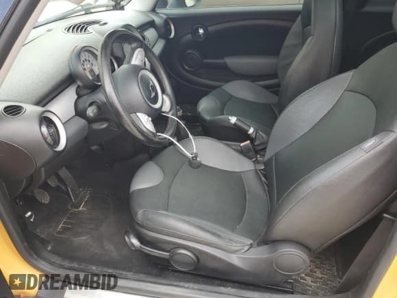 ✅ 2009 MINI Hardtop • VIN: WMWMF33549TU71988 • Lot: 66224195. Wystawiony na Copart z przebiegiem 128 253 mil. Bezpłatny archiwum sprzedaży aukcyjnych z USA i szczegółowy raport historii pojazdu na DreamBid. Zdjęcie 7.