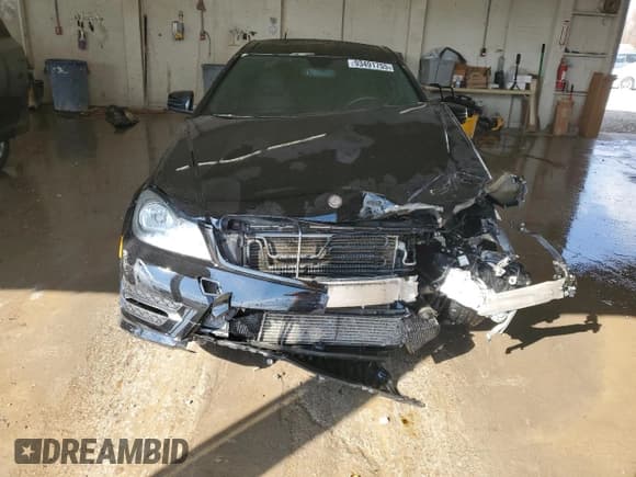 ✅ 2015 Mercedes-Benz C 250 • VIN: WDDGJ4HB6FG361540 • Lot: 93491755. Wystawiony na Copart z przebiegiem 150 157 mil. Bezpłatny archiwum sprzedaży aukcyjnych z USA i szczegółowy raport historii pojazdu na DreamBid. Zdjęcie 5.