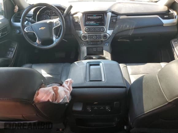 ✅ 2019 Chevrolet Suburban LT • VIN: 1GNSKHKC6KR362655 • Lot: 82260795. Wystawiony na Copart z przebiegiem 161 103 mil. Bezpłatny archiwum sprzedaży aukcyjnych z USA i szczegółowy raport historii pojazdu na DreamBid. Zdjęcie 8.