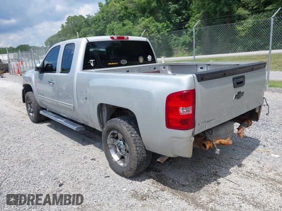 ✅ 2010 Chevrolet Silverado 1500 • VIN: 1GCYKTE22AZ298556 • Lot: 42663885. Wystawiony na IAAI z przebiegiem 189 643 mil. Bezpłatny archiwum sprzedaży aukcyjnych z USA i szczegółowy raport historii pojazdu na DreamBid. Zdjęcie 3.