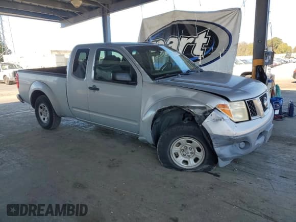 ✅ 2007 Nissan Frontier XE • VIN: 1N6BD06TX7C430445 • Лот: 82674195. Опубликован ранее на Copart с пробегом 224 217 миль. Бесплатный доступ к архиву аукционных продаж из США и подробный отчёт об истории автомобиля на DreamBid. Изображение 4.