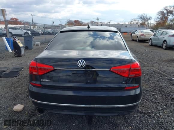✅ 2016 Volkswagen Passat S • VIN: 1VWAT7A38GC067643 • Lot: 43692331. Listed on IAAI with 140,580 mi. Free auction sales archive from the USA and detailed vehicle history report at DreamBid. Image 16.