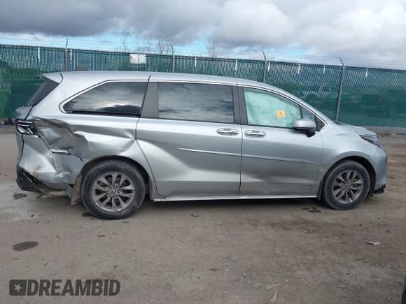 ✅ 2021 Toyota Sienna XLE • VIN: 5TDYRKEC6MS048256 • Лот: 43539884. Опубликован ранее на IAAI с пробегом 100 637 миль. Бесплатный доступ к архиву аукционных продаж из США и подробный отчёт об истории автомобиля на DreamBid. Изображение 13.