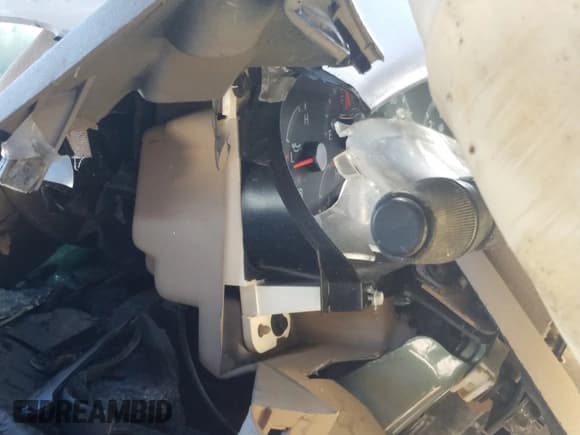 ✅ 1998 Ford Expedition XLT • VIN: 1FMRU1762WLB61352 • Lot: 42738331. Wystawiony na Copart z przebiegiem Nie podano. Bezpłatny archiwum sprzedaży aukcyjnych z USA i szczegółowy raport historii pojazdu na DreamBid. Zdjęcie 8.