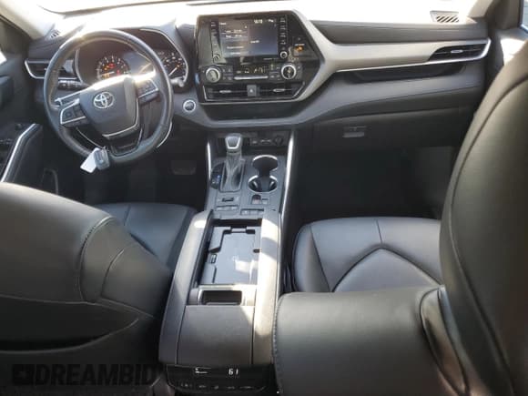✅ 2021 Toyota Highlander XLE • VIN: 5TDGZRBH2MS535930 • Lot: 85818175. Listed on Copart with 64,455 mi. Free auction sales archive from the USA and detailed vehicle history report at DreamBid. Image 8.